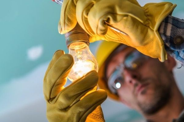 Richmond electrical contractor working on light